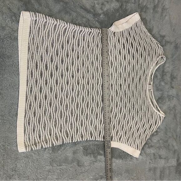 Chicos Silver Metallic Thread And White Short Sleeve Summer Sweater Sz 2 Medium - Picture 7 of 8